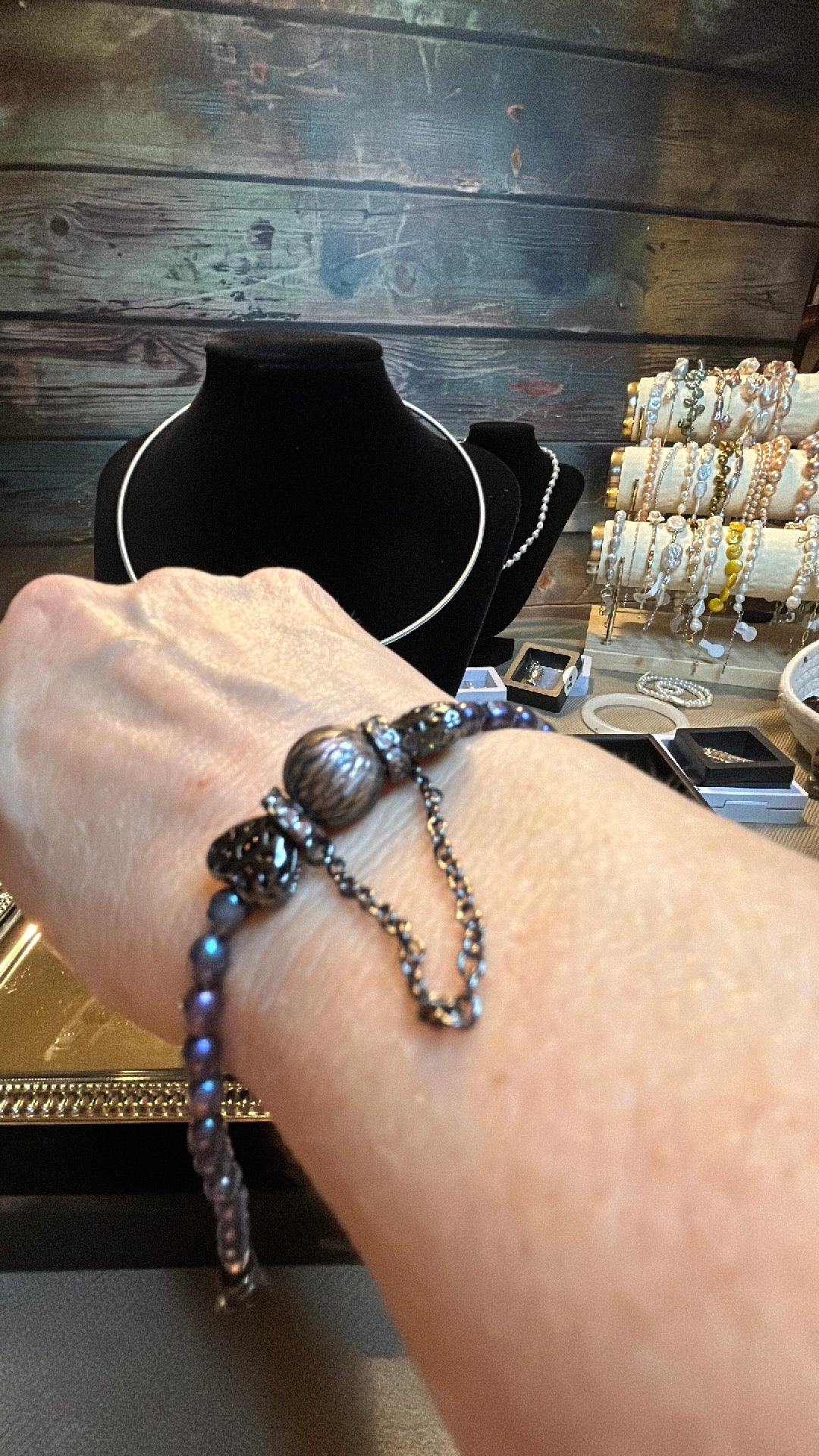 Dragon scale pearl bracelet in black