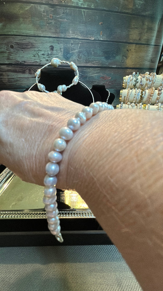 Classic white freshwater pearl bracelet