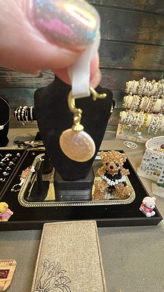 Round baroque pendant