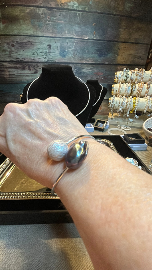 Dark baroque & dragon scale grey pearl bangle