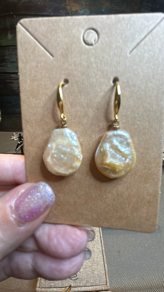 Round golden baroque earrings