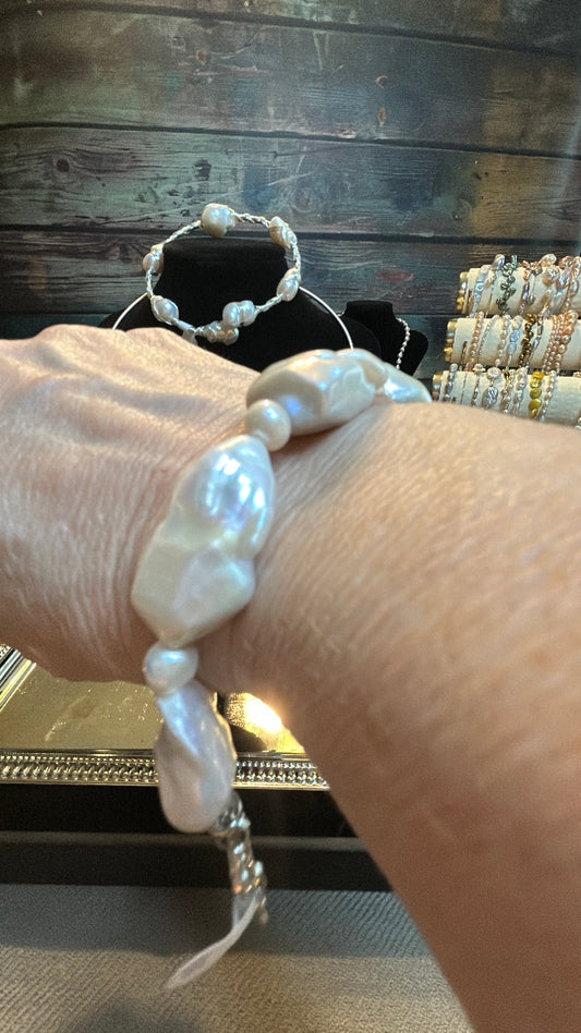 Beautiful white baroque with white freshwater pearl bracelet