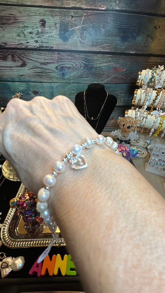 White freshwater pearl bracelet with heart charm