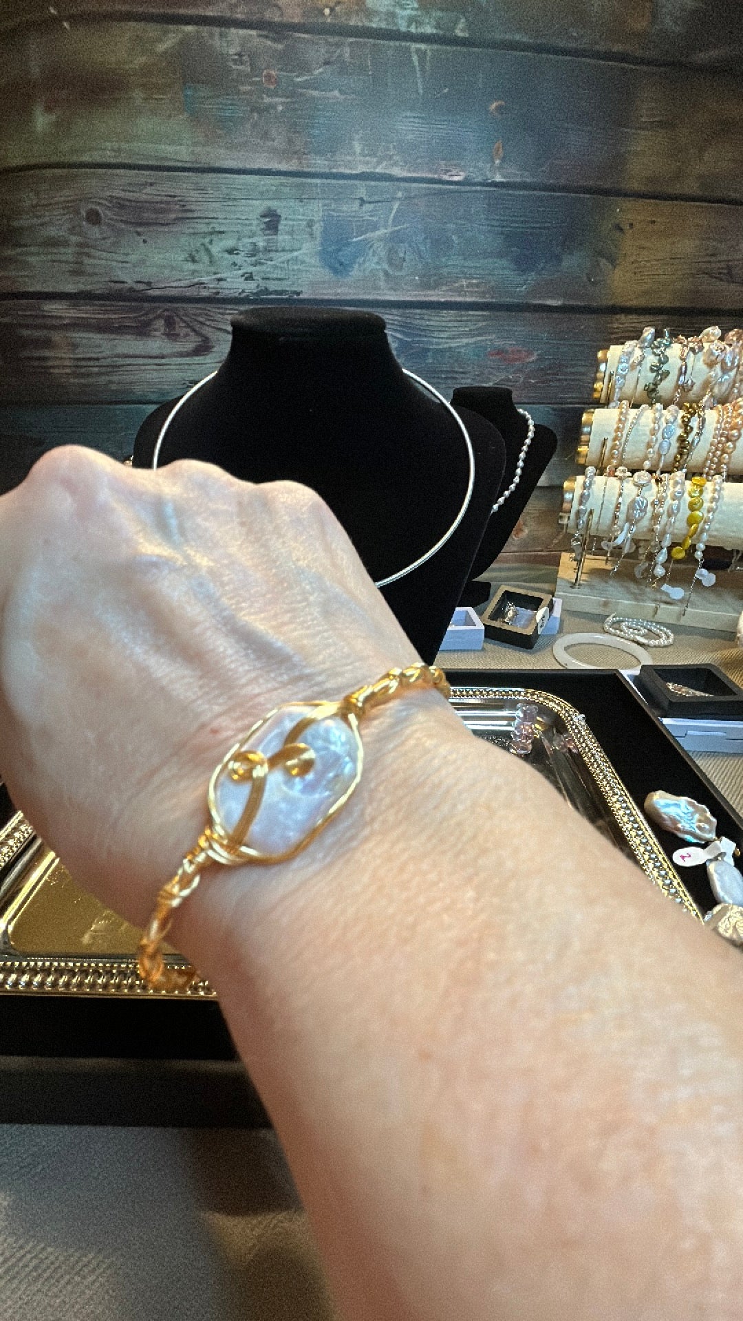 Golden baroque bracelet