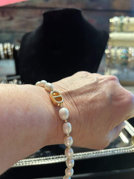 White fresh water pearl bracelet