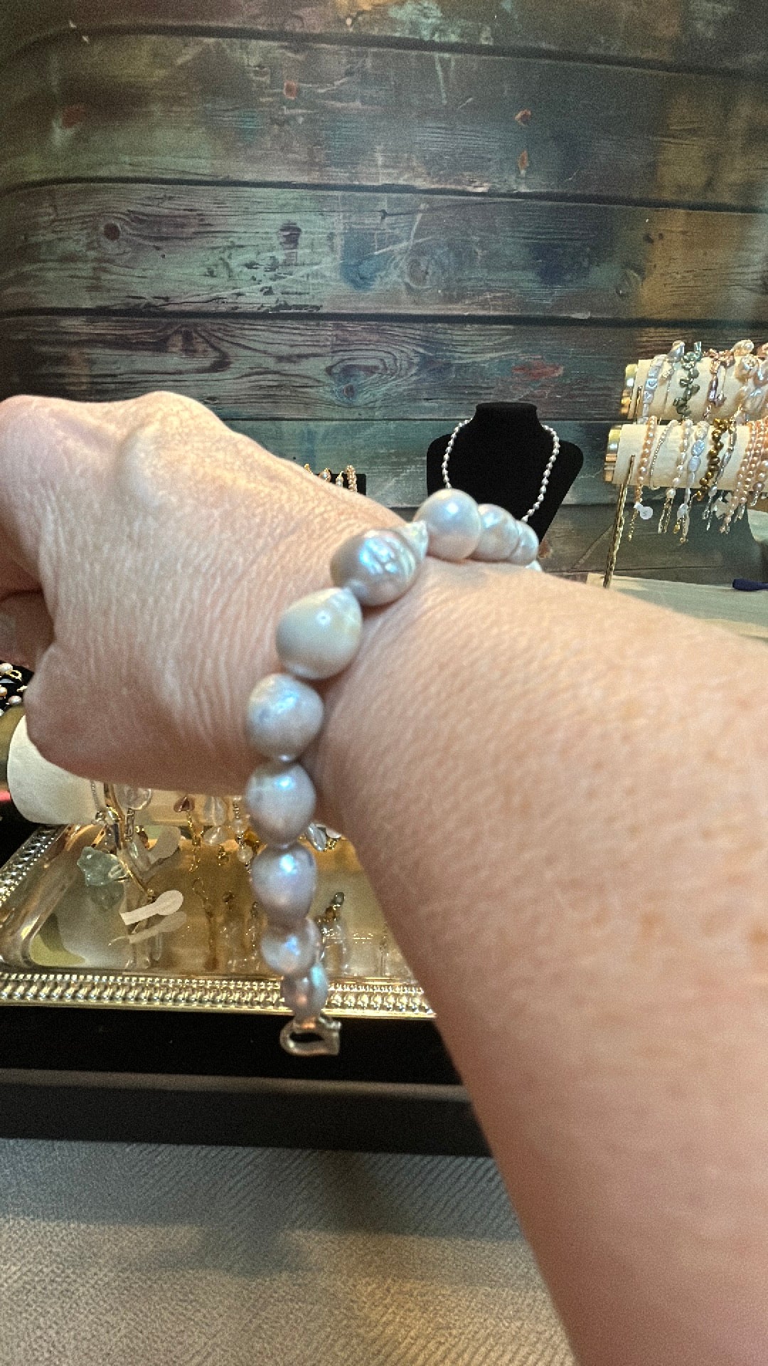 Grey freshwater pearl bracelet