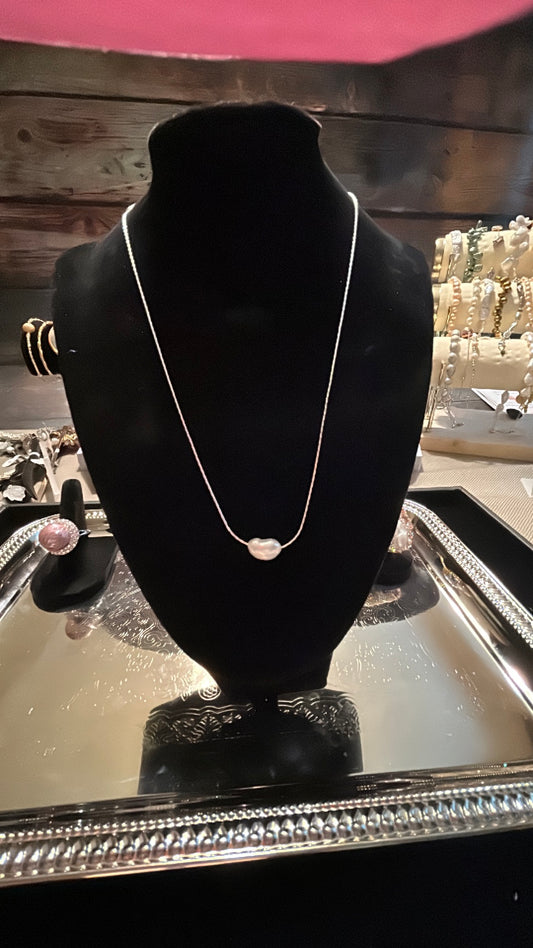 Single baroque in sterling silver necklace