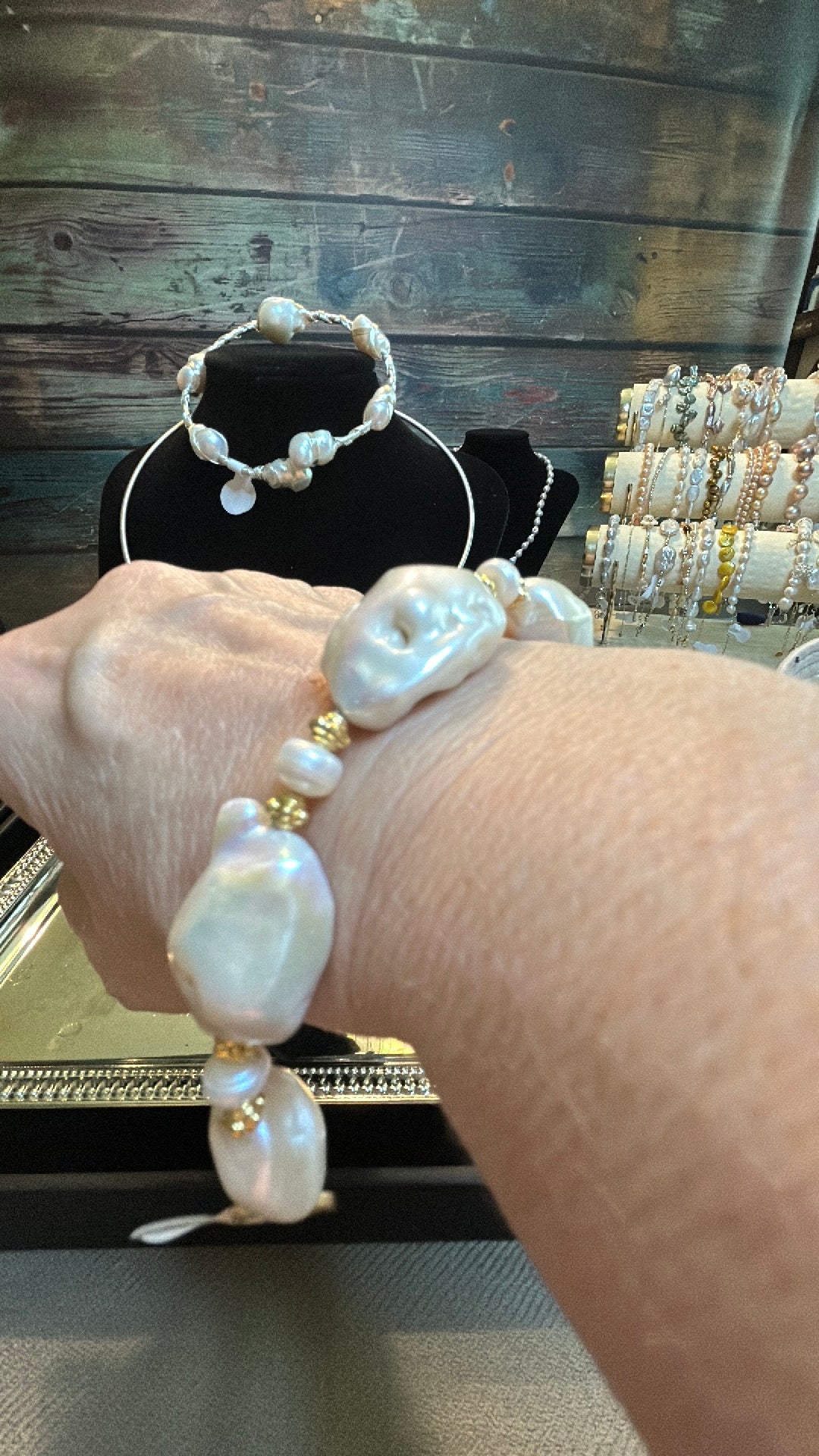 Large baroque & freshwater pearl bracelet