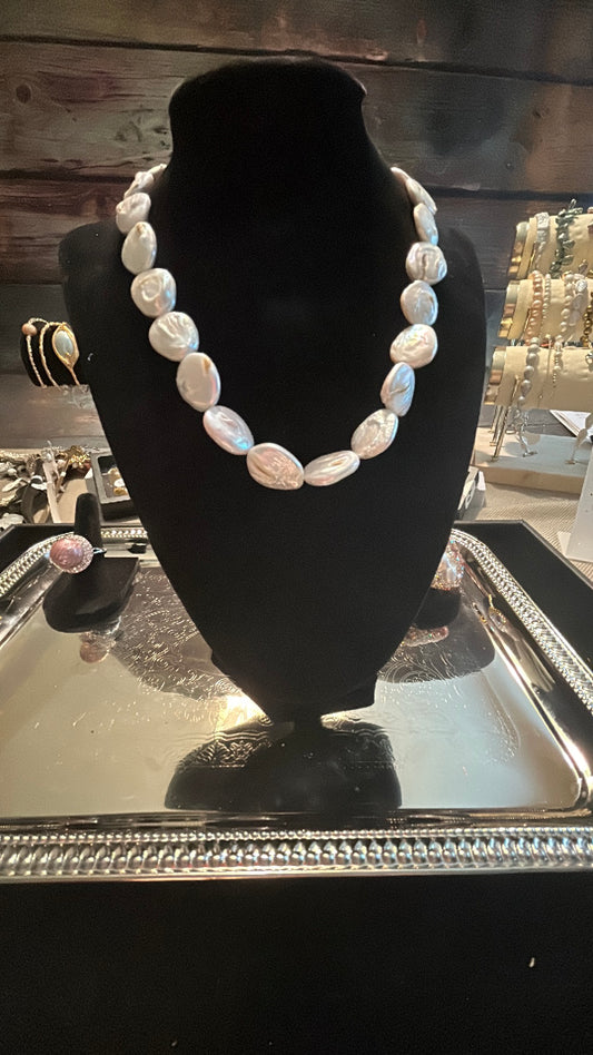 Full oval baroque necklace