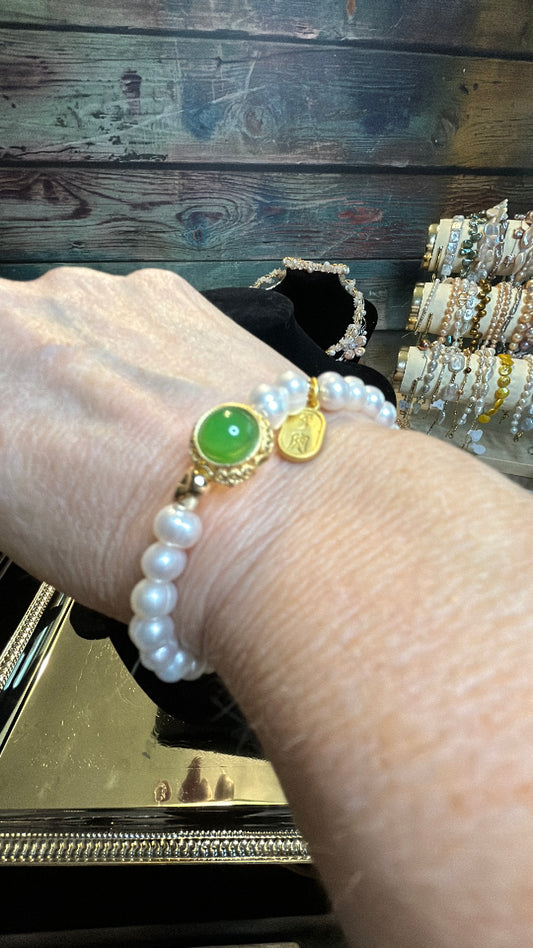 Freshwater pearl with Jade charm bracelet