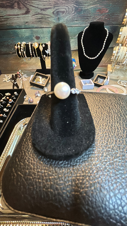 Adjustable pearl ring