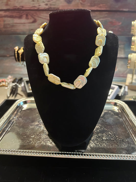 Yellow rectangle baroque necklace
