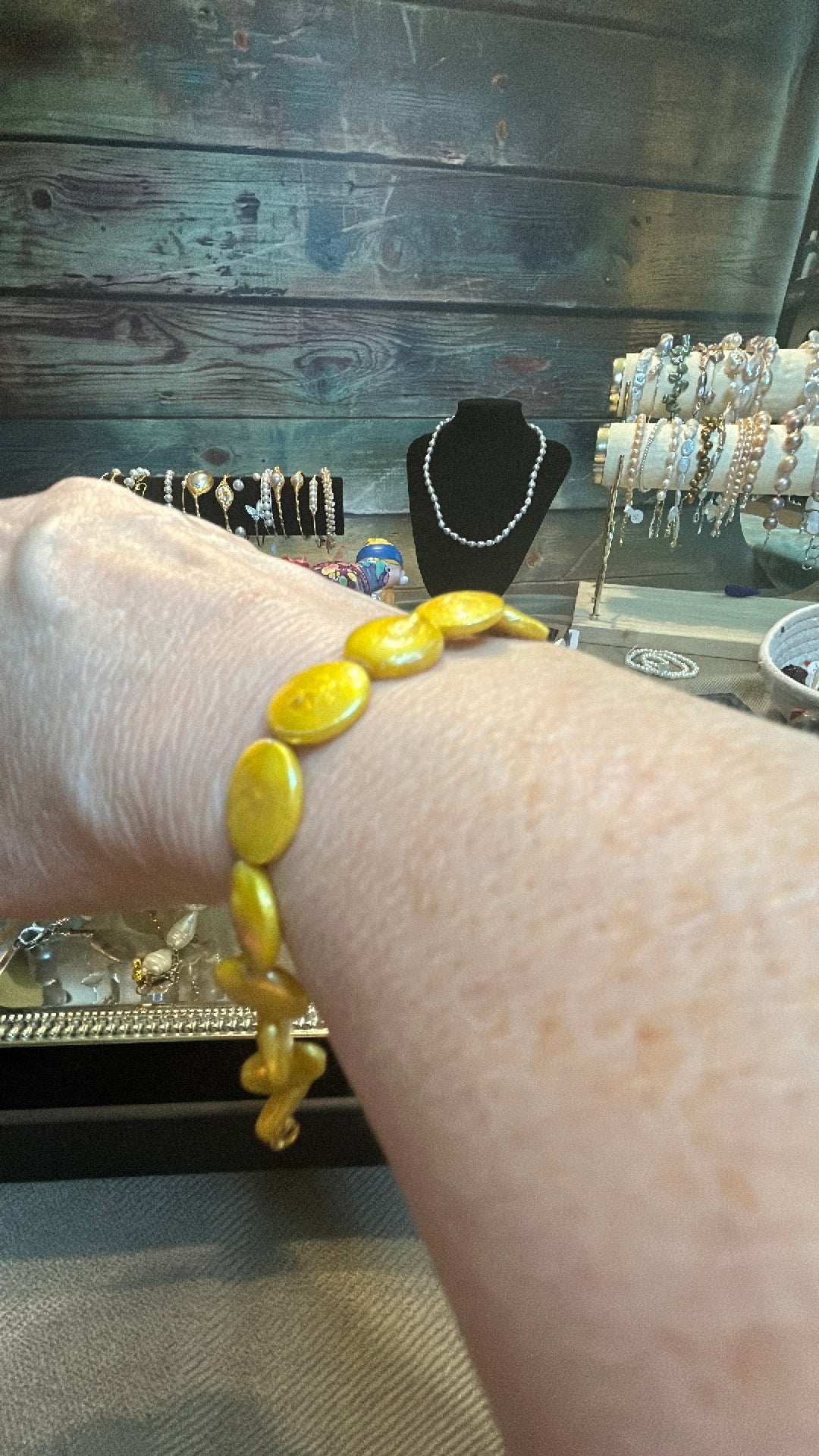 Golden round baroque bracelet