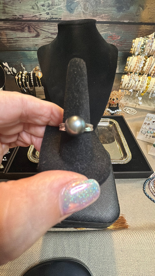 Deep green pearl ring