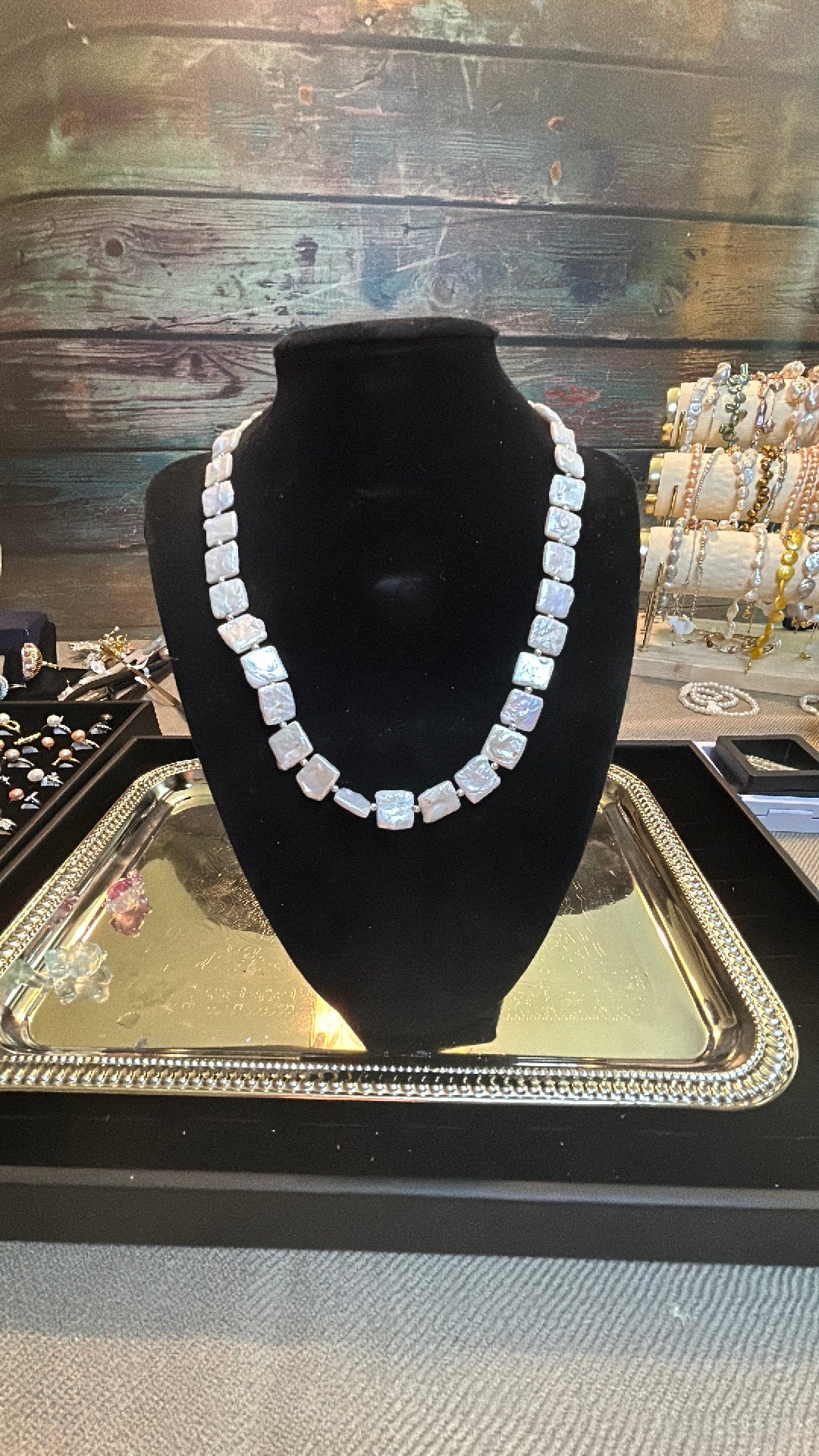 White square baroque necklace