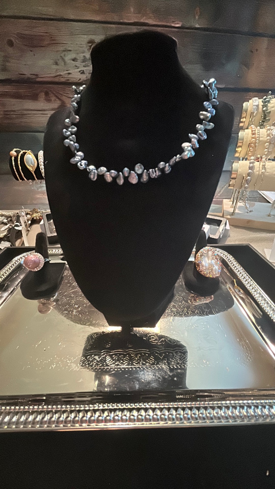 Deep green petal baroque necklace