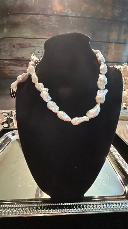 Gorgeous full baby baroque matching necklace & bracelet set