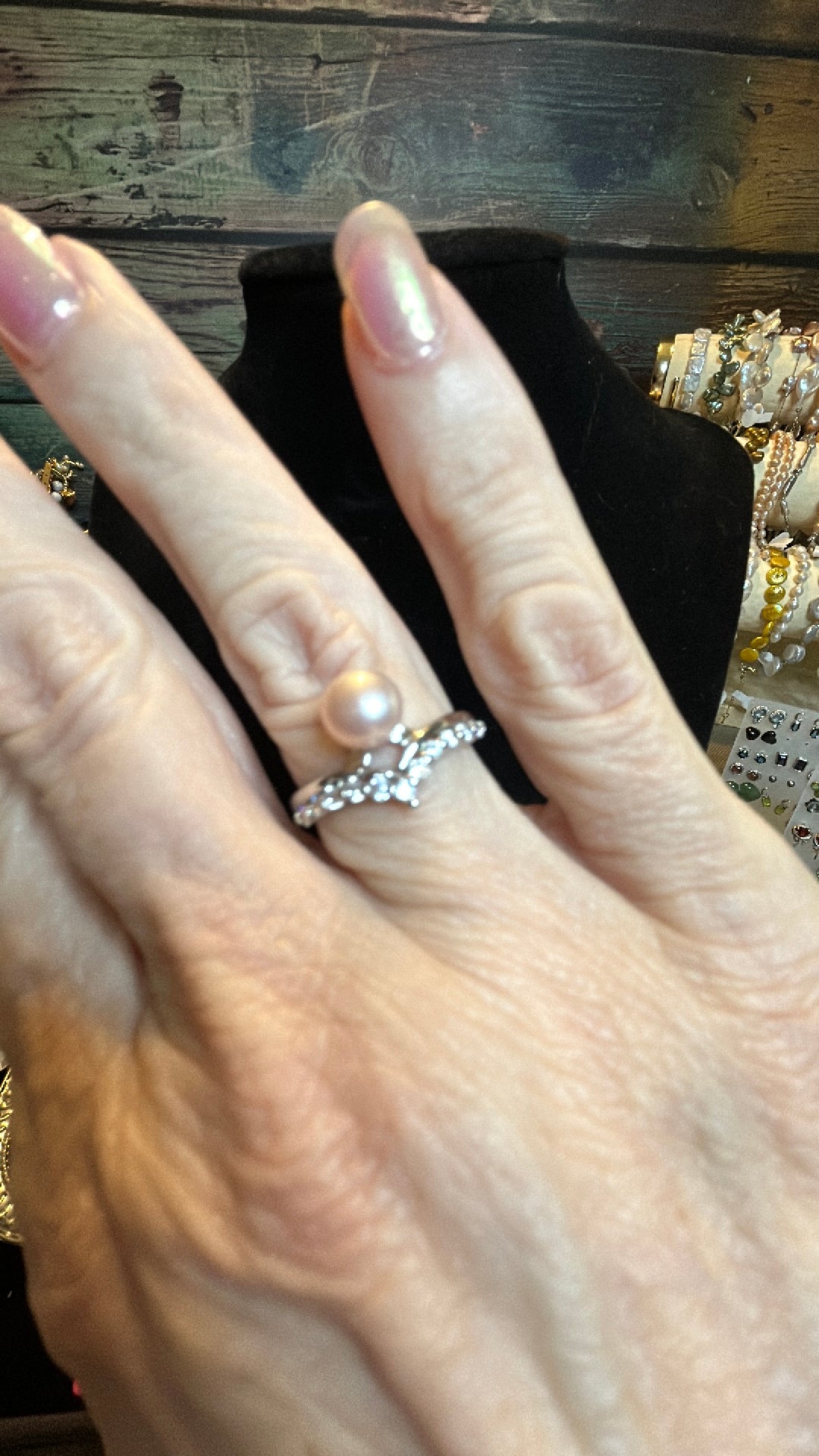 White freshwater pearl adjustable ring