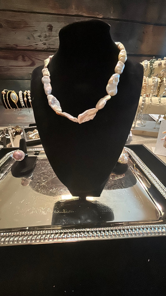 Full golden baroque necklace