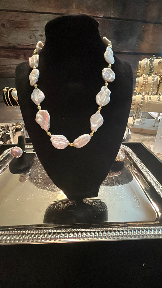 Full baroque necklace with gold beads