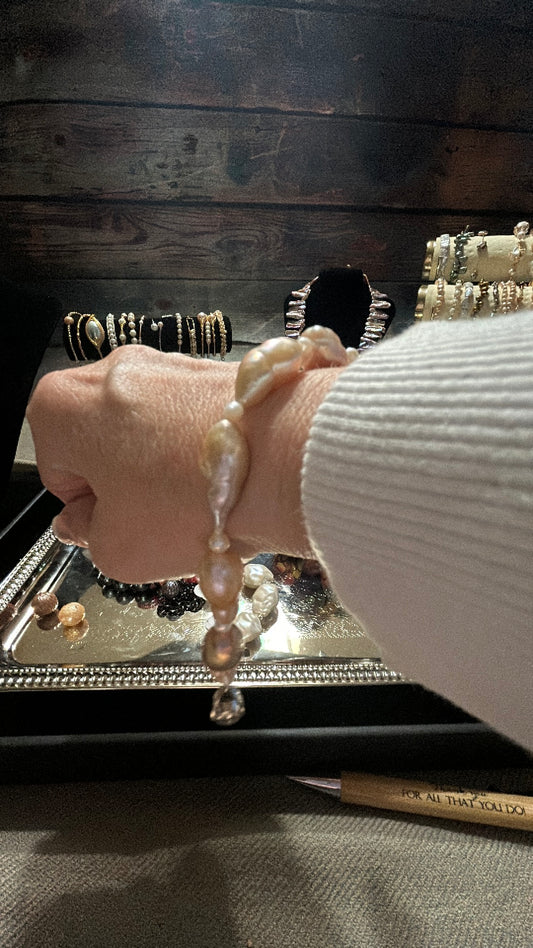 Long white baroque bracelet